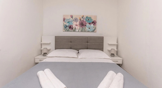 Beautiful Apartment in Nevidane With 1 Bedrooms and Wifi, Book Lejlighed Hoteller i Pasman Island med parkering, Parkering