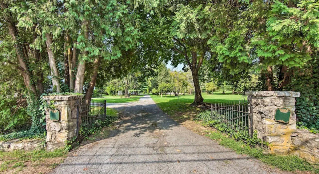 3-acre Property: Charming Dutch Country Colonial, Book Hotel East Earl United States of America