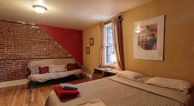 Grand Studio - Metro Papineau - Downtown, Забронировать Отель Отели Монреаля 3 звезды, рядом с Place Dupuis, 3*