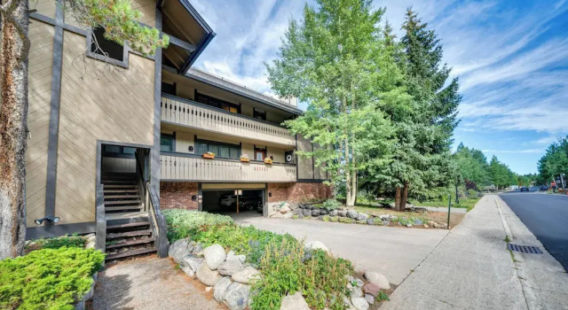 Апартаменты Near Hiking: Renovated Breck Condo w/ Tennis Court