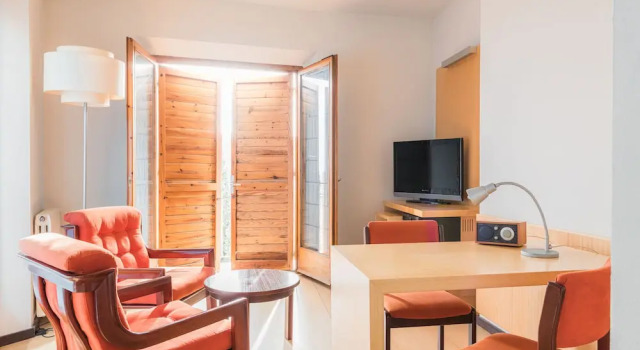 Люкс с балконом Hotel Emporda