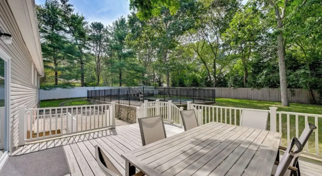Коттедж Hampton Bays Retreat: Walk to Squires Beach!