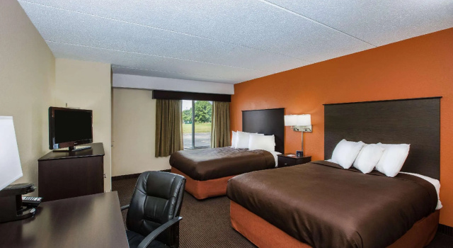 Четырёхместный номер Standard AmericInn by Wyndham Baxter Brainerd