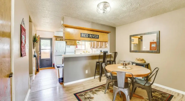 Апартаменты Hike, Bike & Ski: Red River Condo w/ Spa Access