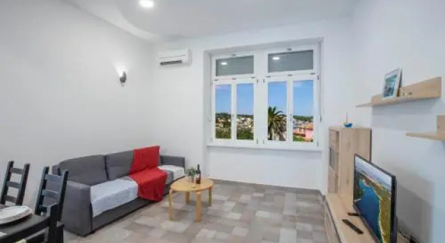 Apartments Villa Adrienne, Забронировать Апартаменты/квартира Отели Мали-Лошиня с парковкой, рядом с Mali Losinj Ferry Port, Парковка