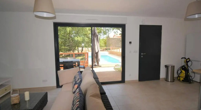 Maison Saint-Alban-Auriolles, 4 pièces, 6 personnes - FR-1-382-140, Rezerwuj Hotel Hotele w Owernia z parkingiem, Parking