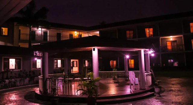 Juanita Hotel, Boek Hotel 4-sterren hotels in Obio-Akp, 4*