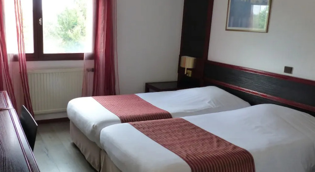 Четырёхместный номер Standard с балконом The Originals City, Hôtel Castel Burgond, Dijon Ouest