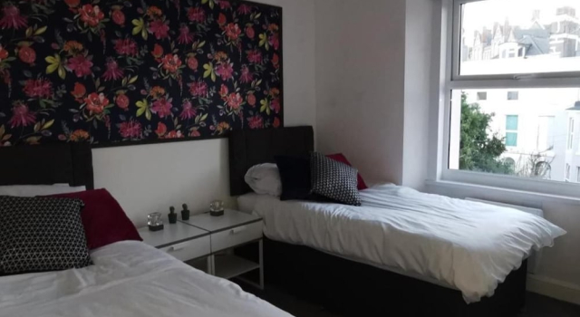 Beautiful 2-bed Seaview Apartment in Plymouth, Varaa Huoneisto Asunnot kohteessa Merseyside, Huoneisto