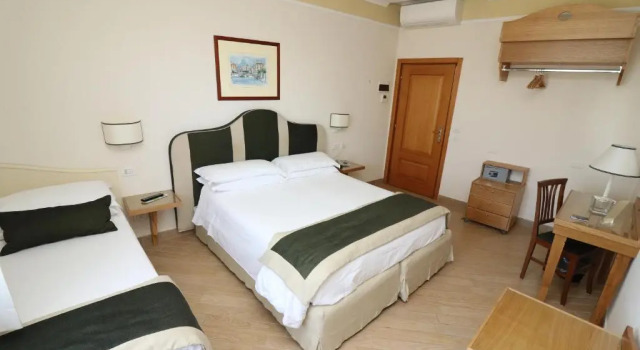 Трёхместный номер Classic Hotel Tourist