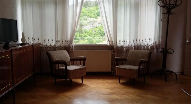 Emmas Guesthouse in Borjomi, Prenota Hotel Hotel a Samckhe Javakheti con parcheggio, Parcheggio