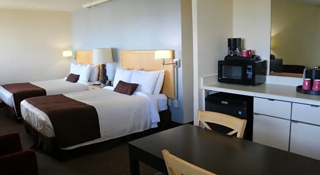 Четырёхместный номер Standard Inlet Tower Hotel & Suites