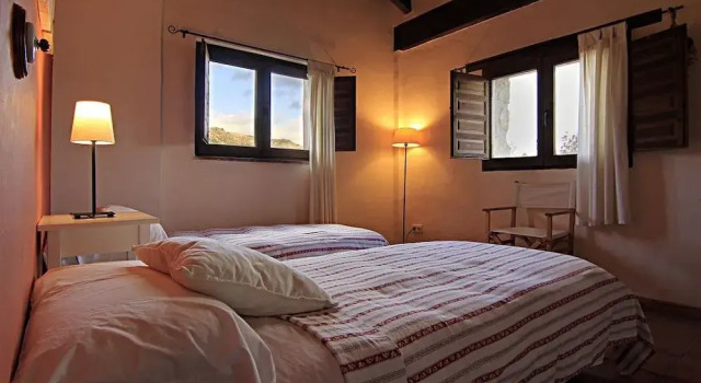 Masia los Toranes - Destino Starlight, Book Hotel Hotels in Aragon with Parking, Parking