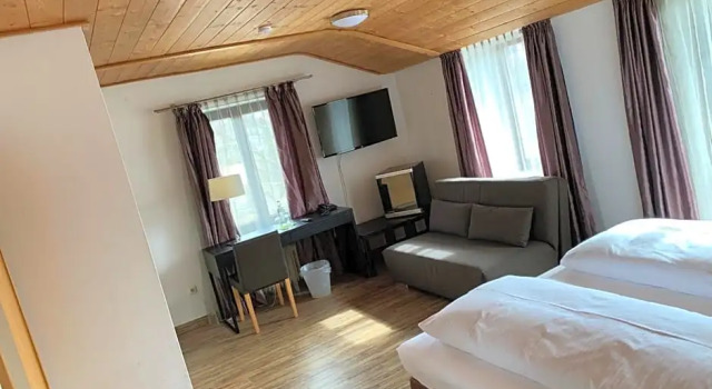 Hotel Seeluna - Café Lounge & Restaurant am Klostersee, Rezervovat Hotel Ebersberg Upper Bavaria