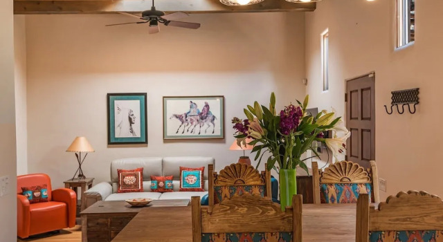 Alegre - Darling Vacation Home, Kiva Fireplace, Walk to the Plaza, Varaa Lomakoti Santa Fe New Mexico