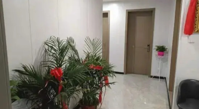 Beizhen Hongyunyuan Cinema Hotel, Book Hotel Jinzhou Liaoning