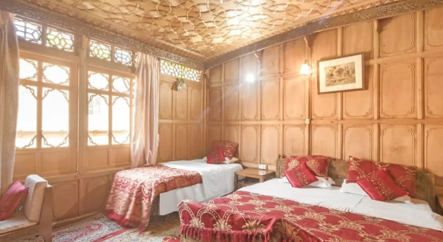 Коттедж Comfort с 3 комнатами GuestHouser 3 BHK Houseboat d520