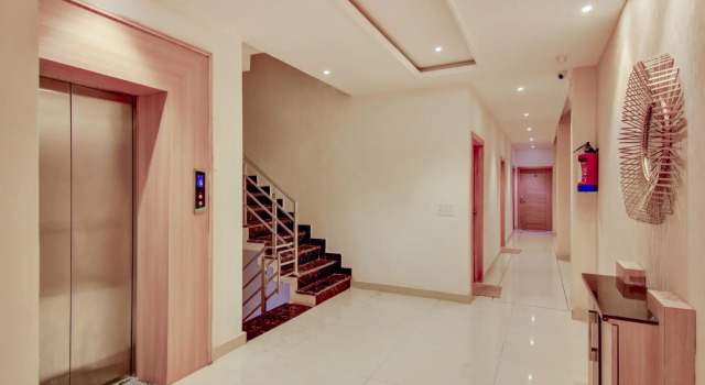 Capital O ASR434 Hotel Golden Feather, Rezerwuj Hotel Amritsar Punjab