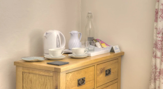 Felin Carrog, Book Hotel Llanddeiniol Glamorgan