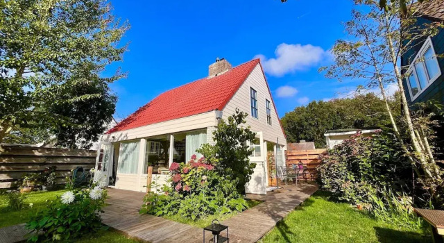 Коттедж Beautifully Renovated House in Noordwijkerhout