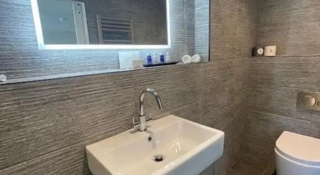 Номер Luxury The Tavern