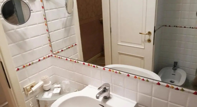 Номер Standard Residenza Due Torri check in presso HOTEL CENTRALE Vicolo Cattani 7