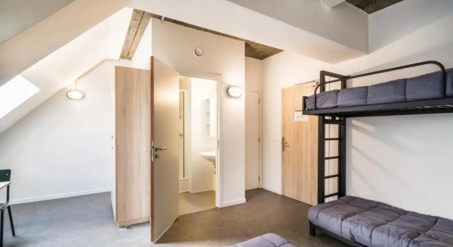 Кровать в общем номере (мужской номер) HI HOSTEL CHARLEROI Brussels South Airport