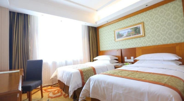 Vienna Hotel Shandong Yantao Golden Beach Taishan Road, Забронировать Отель Фушань Яньтай
