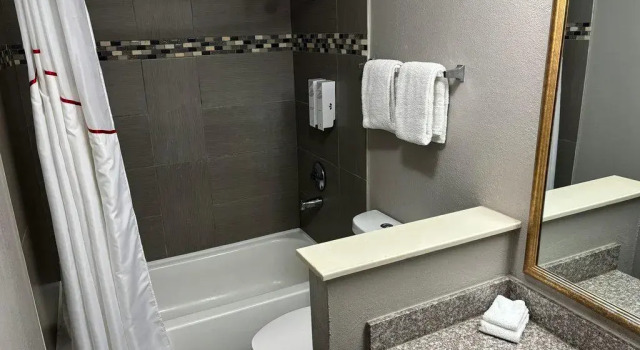 Red Roof Inn Birmingham, Prenota Hotel Hotel a Alabama con parcheggio, Parcheggio