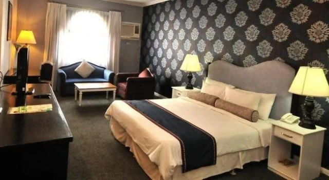 Queen Margarette Hotel Mauban, Забронировать Отель Мобан Лусон