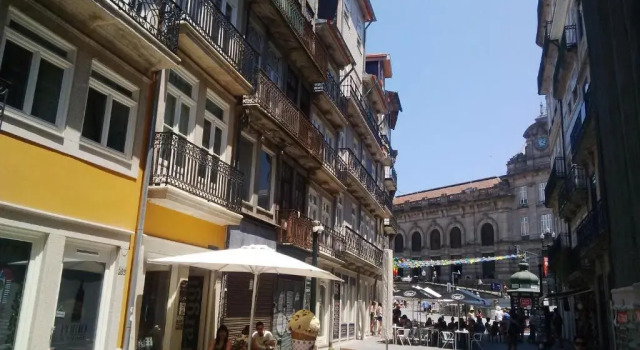 Апартаменты Cardosas Charming with Balconies and AC