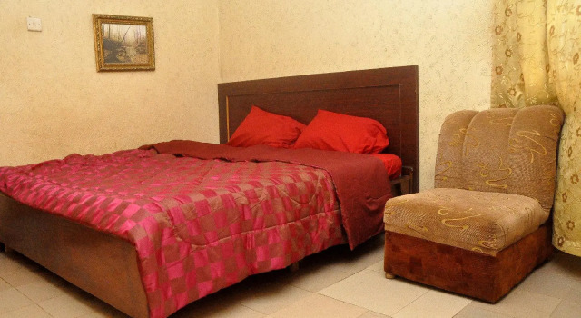 Oyins Holiday Inn Annex
