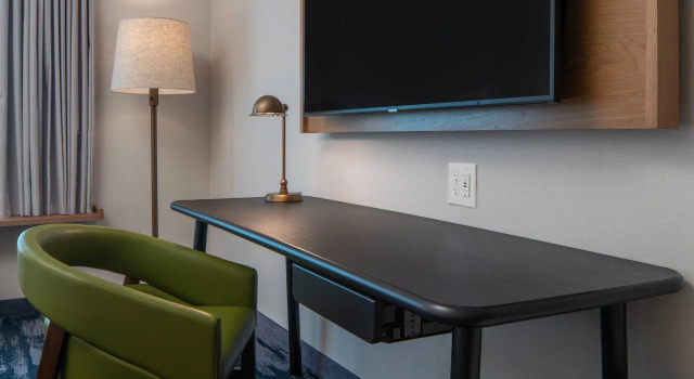 Четырёхместный люкс Fairfield by Marriott Inn & Suites Pensacola Pine Forest
