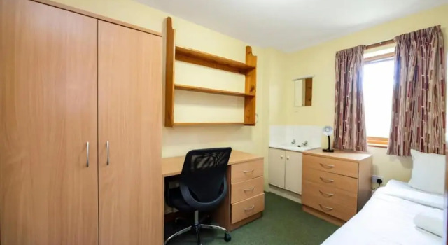Comfortable rooms at Crescent Hall-OXFORD - Campus Accommodation