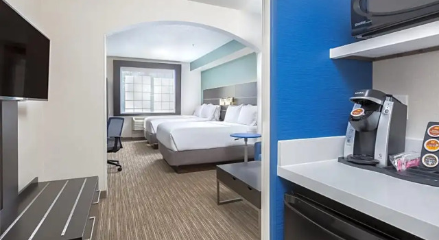 Четырёхместный люкс Holiday Inn Express Hotel & Suites Eugene Downtown - University by IHG