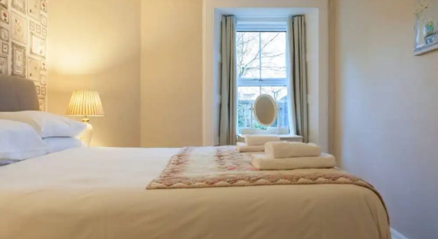 1 Bedroom Flat In Edinburgh, Забронировать Отель Эдинбург Midlothian, рядом с Холирудское абатство