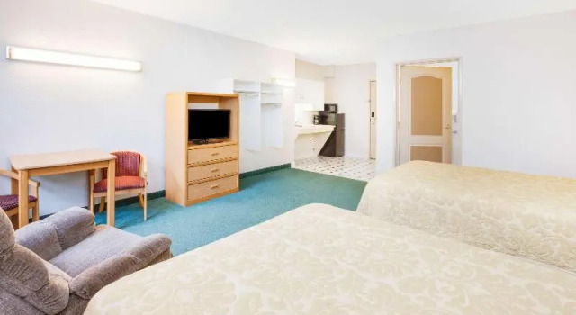 Номер Standard Super 8 by Wyndham Brooklyn