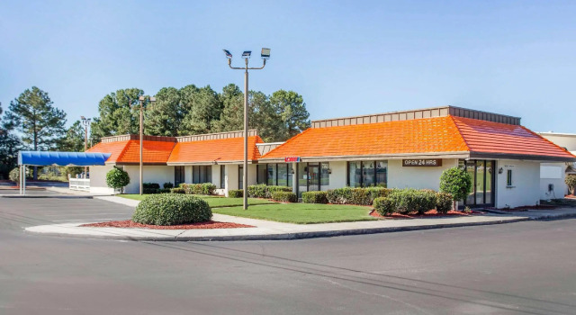 Двухместный номер Standard Super 8 by Wyndham Rocky Mount I-95 EXIT 145
