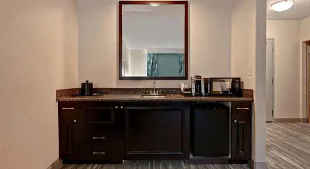 Двухместный люкс Mobility/​Hearing Accessible Hilton Garden Inn San Bernardino