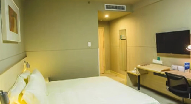Jinjiang Inn North Station Dalian, Prenota Hotel Hotel a Shandong con parcheggio, Parcheggio