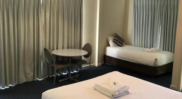 Апартаменты Orange Motor Lodge