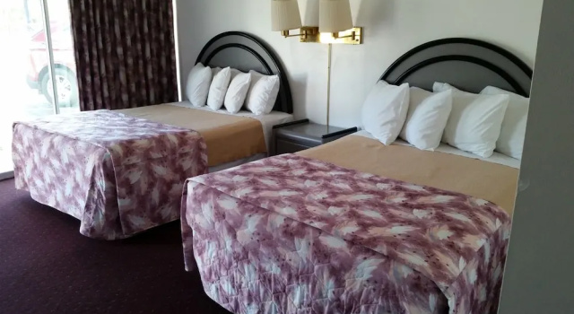 Четырёхместный номер Economy Surfside Motel