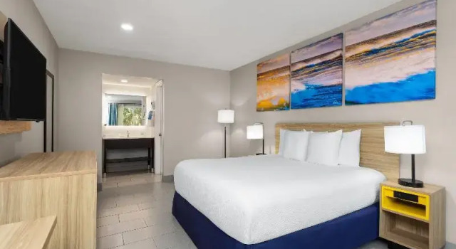Двухместный номер Standard с видом на бассейн Days Inn by Wyndham Fort Myers Springs Resort