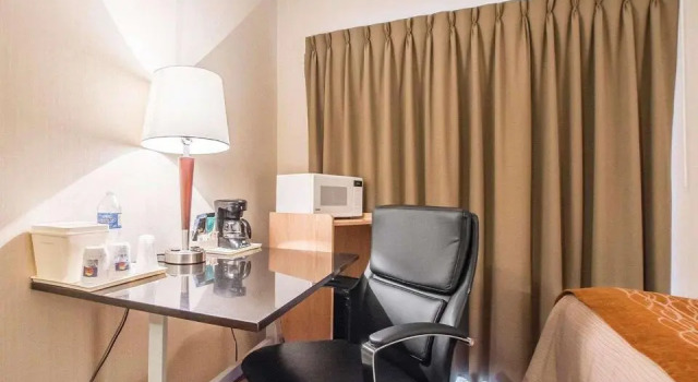 Четырёхместный номер Deluxe Цокольный этаж Comfort Inn