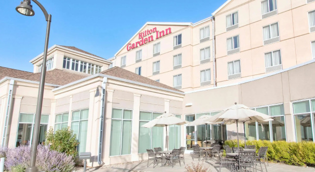 Кровать в общем номере Hilton Garden Inn Laramie