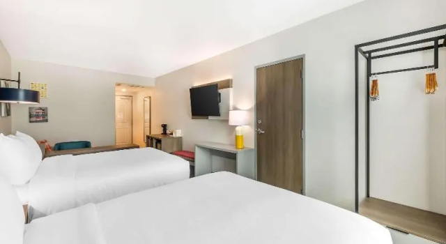 Четырёхместный люкс Comfort Suites Fort Myers East I-75