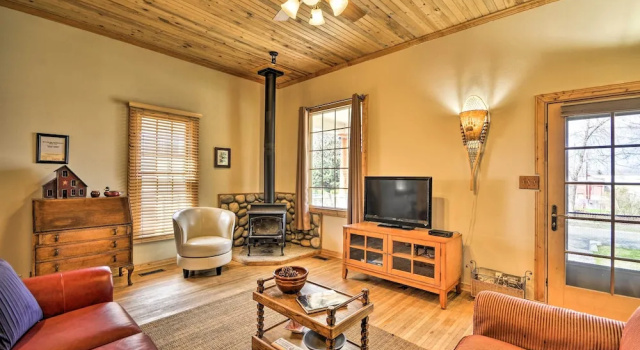 Коттедж Pet-friendly Cody Home - Walk to Main Street!