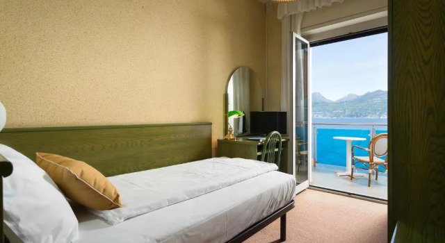 Одноместный номер Standard с балконом и с видом на озеро Hotel Caribe by Double Hospitality