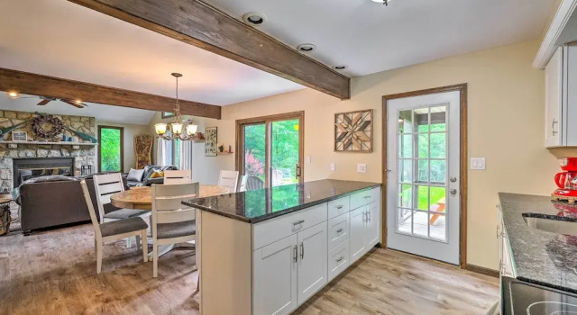 Коттедж Near Hiking & Skiing: Albrightsville Home w/ Deck!