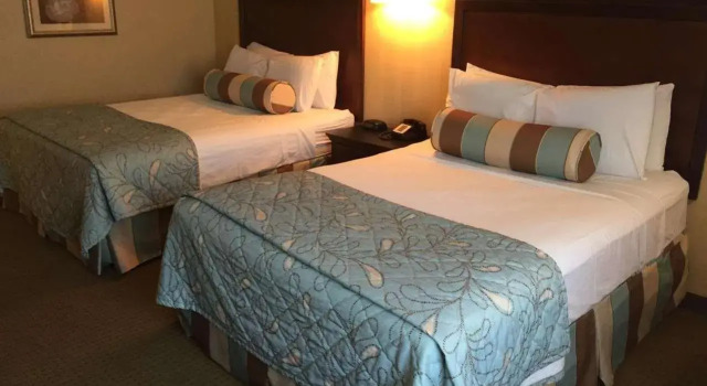 Четырёхместный номер Standard Suburban Studios Branson On The Strip